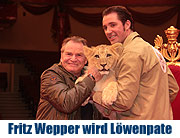 Circus Krone - Fritz Wepper wird Pate des Löwenbabys "Elvis" - meet & greet mit dem Patenkind am 06.03.2014 (©Foto: Martin Schmitz)
